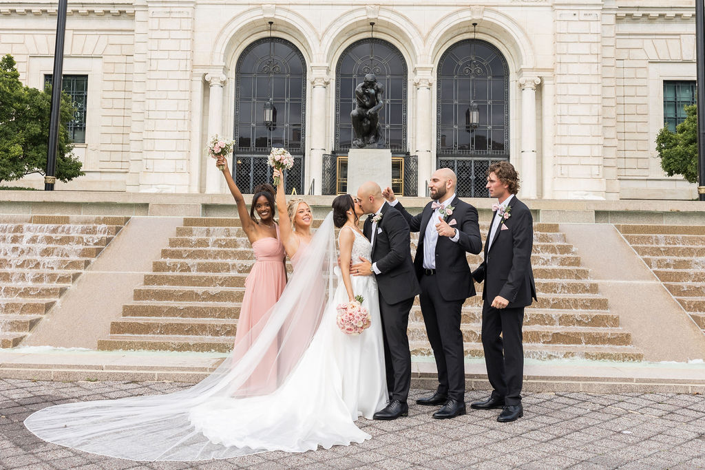 Bridal party photos at Detroit Institute of Arts