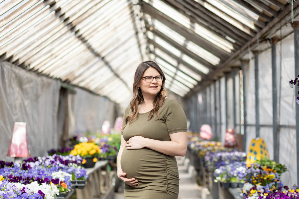 Woman posing for maternity photographs in Oakland County MI