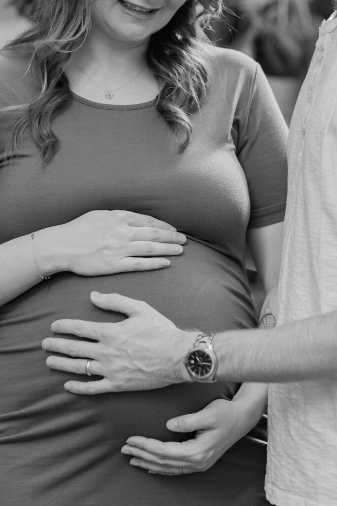 Black and white maternity photography in Pontiac MI